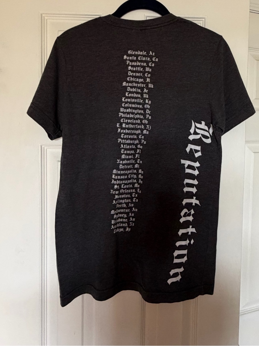 Taylor Swift Reputation Stadium Tour 2018 Dark Gray Size Small - Picture 2 of 6